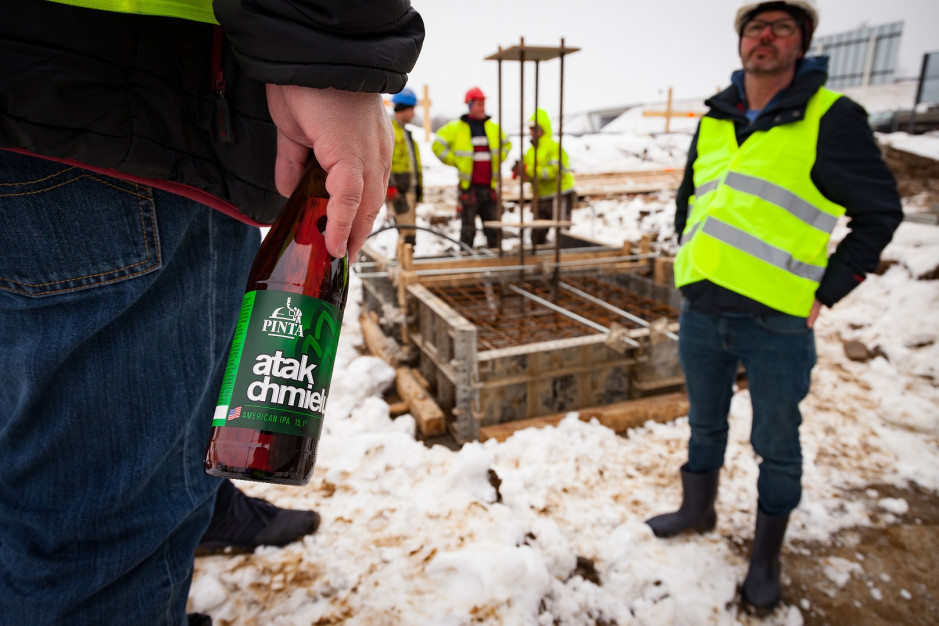 1 Przed wmurowaniem Ataku Węgielnego.jpg Zdjęcie numer 1 - galeria: Browar Pinta zacznie warzyć piwo w swoim własnym browarze wiosną 2019 r. (zdjęcia)