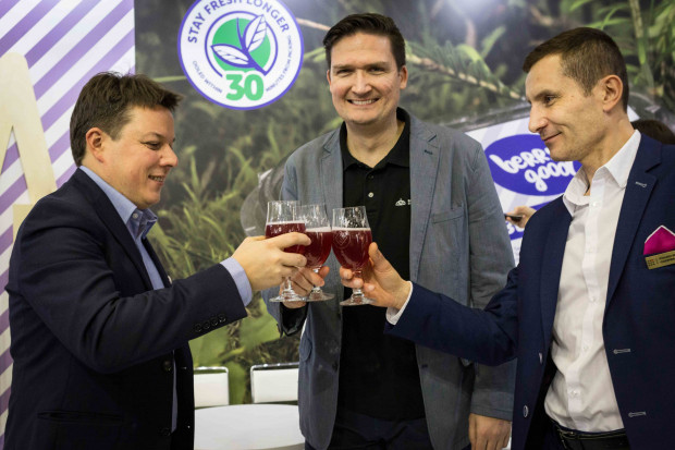 fot. materiały prasowe Browar Stu Mostów i Polish Berry Cooperative wspólnie promowali piwo i borówki