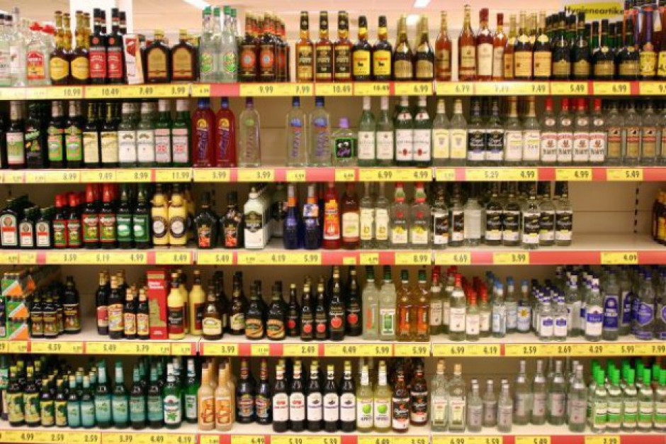 Im mniejszy sklep, tym większy udział napojów alkoholowych w obrotach