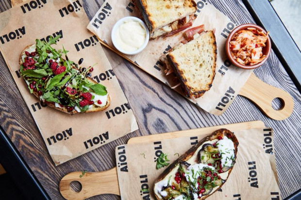 fot. facebook.com/aiolixchmielna AïOLI Bread&Aperitivo – nowy koncept na kulinarnej mapie stolicy
