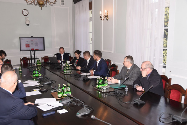 W spotkaniu poza parlamentarzystami oraz przedstawicielami KRD-IG, udział wzięli reprezentanci Ministerstwa Przedsiębiorczości i Technologii oraz Ministerstwa Rolnictwa i Rozwoju Wsi, fot. KRD-IG Powstał Parlamentarny Zespół ds. rozwoju drobiarstwa