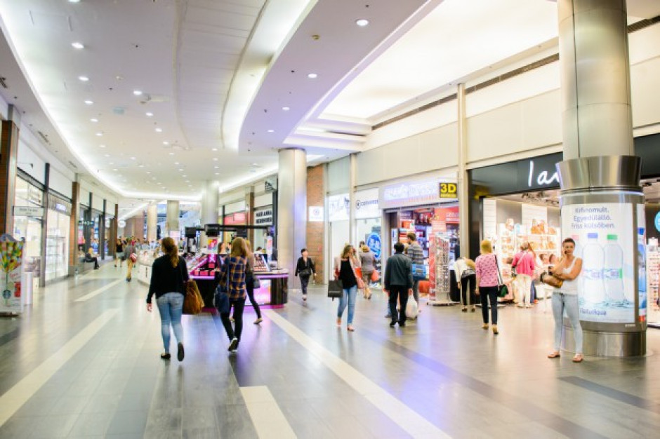 Fot. shutterstock Retail Institute: Które centra handlowe powinny wydłużyć czas pracy?