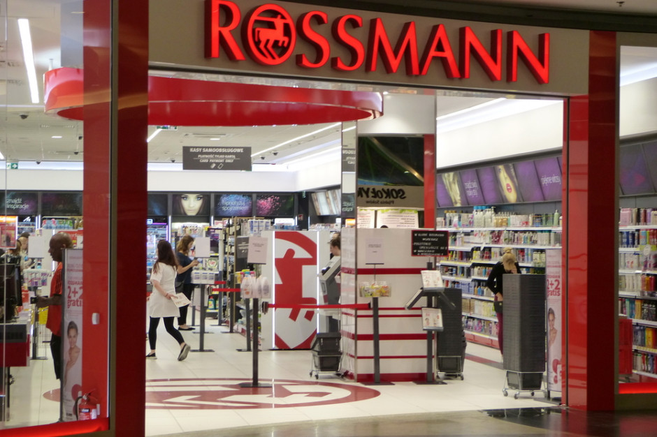 Badanie e-sklepów: Który Rossmann jest tańszy – polski czy niemiecki?