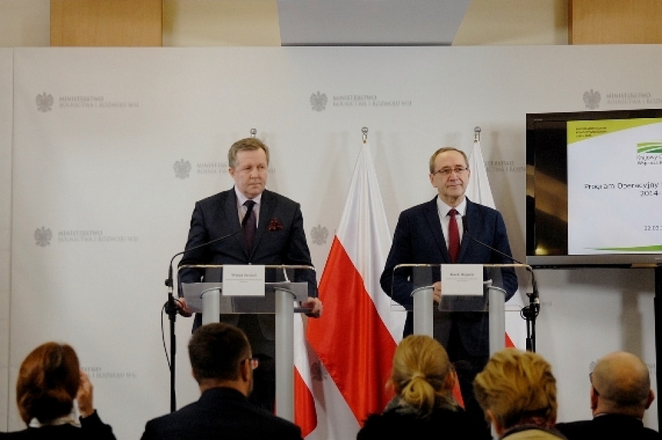 Od lewej dyrektor KOWR Witold Strobel i wiceminister Jacek Bogucki/ fot. MRiRW Bogucki: Zwiększa się zakres pomocy żywnościowej dla najuboższych