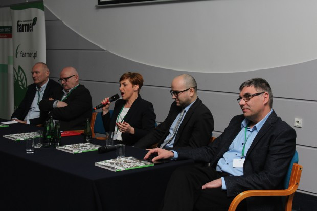 Uczestnicy debaty konferencji Farmera "Nowoczesna produkcja - świnie"; fot. G. Tomczyk (od lewej) Aleksander Dargiewicz KZP-PTCh, Józef Konarczak SRW RP, Barbara Wilczek UPEMI, Grzegorz Rykaczewski BZ WBK, Piotr Kołodziejczyk POLSUS UPEMI: W naszym interesie jest, aby ASF nie przedostał się do Niemiec