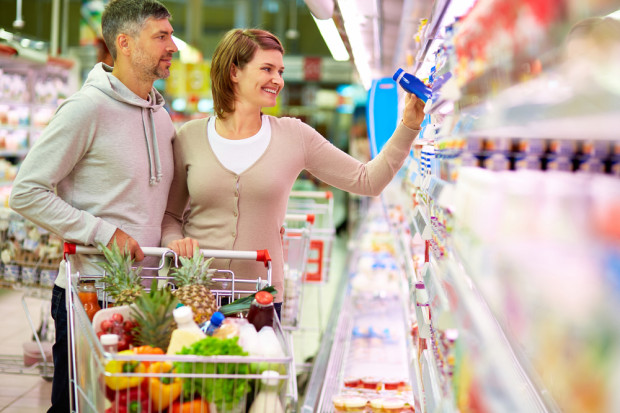 Fot. shutterstock Zakaz handlu: Które sklepy wydłużyły godziny pracy w piątki i soboty? (zestawienie)