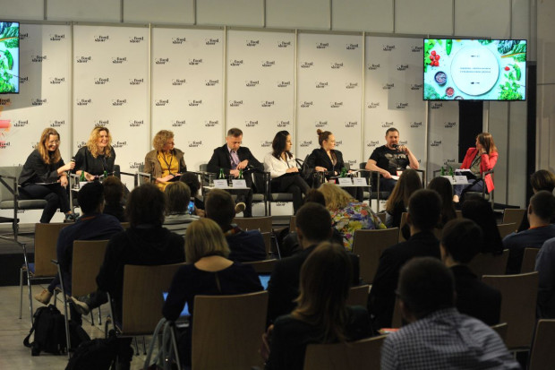 Anna Seroczyńska i Karolina Osuch, fot. PTWP Foodporn na Food Show 2018: Konsumenci nie chcą już zbyt idealnie wyglądającego jedzenia