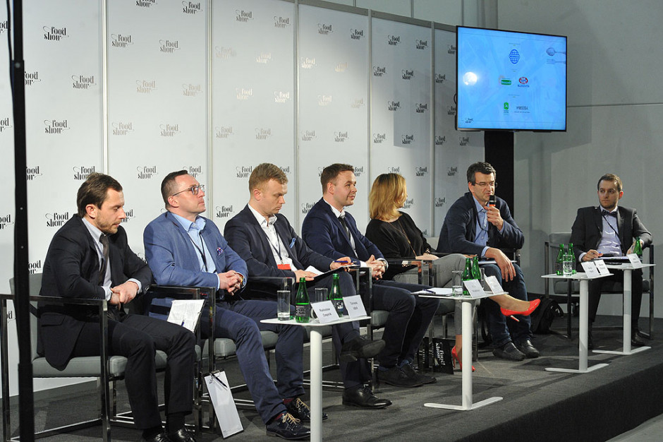 Uczestnicy debaty "Cyfryzacja i digitalizacja wymuszają zmiany na rynku FMCG i HoReCa" na Food Show 2018, fot. PTWP Food Show 2018: