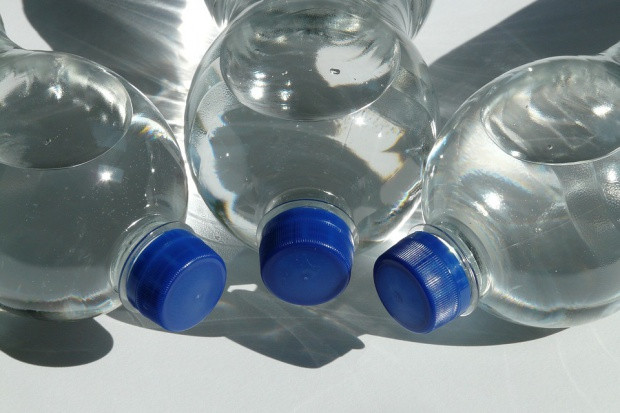 fot. pixabay Ponad 90 proc. butelkowanej wody zawiera plastik