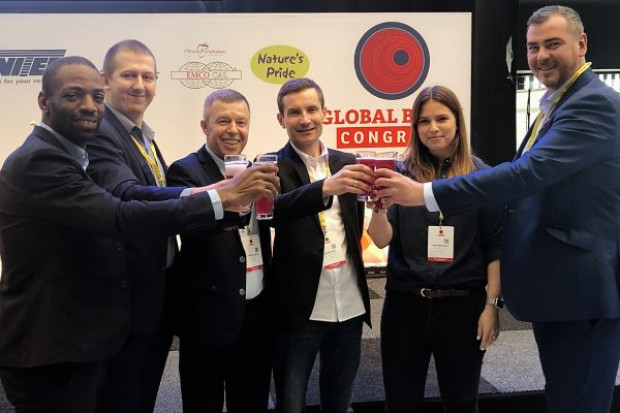 Global Berry Congress fot. materiały prasowe Polish Berry Cooperative promuje borówkę i borówkowe piwo Browaru Stu Mostów w Rotterdamie