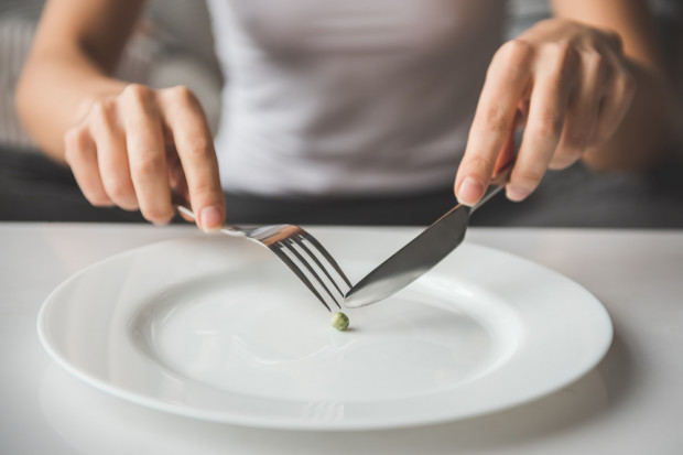 fot. shutterstock Naukowcy: Głód zmniejsza odczuwanie przewlekłego bólu