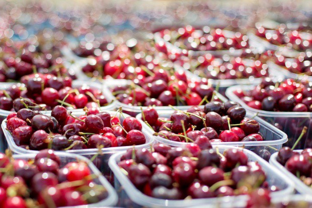 fot. shutterstock Chiny: Niskie ceny importowanych czereśni