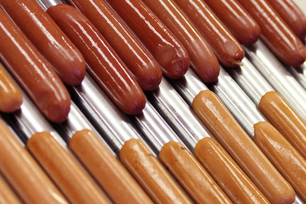 fot. shutterstock Orlen dopłaci do hot dogów kilka milionów złotych