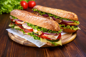 fot. shutterstock Żabka: Kanapka najchętniej kupowanym produktem śniadaniowym w Polsce