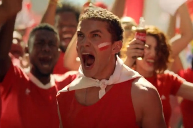 kadr ze spotu Coca-Coli Coca-Cola zaprezentowała spot promujący MŚ 2018 w piłce nożnej (wideo)