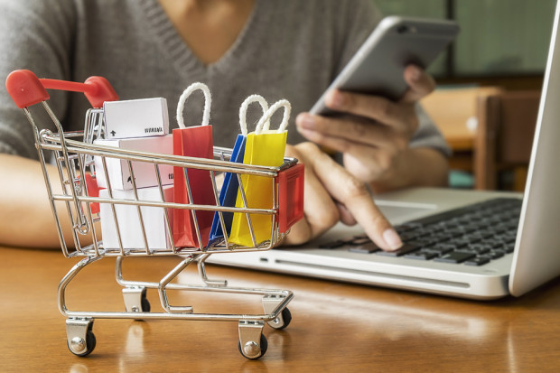 Fot. shutterstock ECK: Jak szybko i bezpiecznie płacić w zagranicznych e-sklepach?