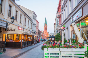 fot. shutterstock Ulice handlowe większych miast stają się gastronomicznym centrum