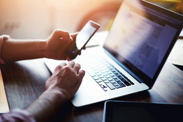 fot. Shutterstock Telefon, e-mail i komunikator pod kontrolą szefa. RODO pozwoli firmom na monitoring