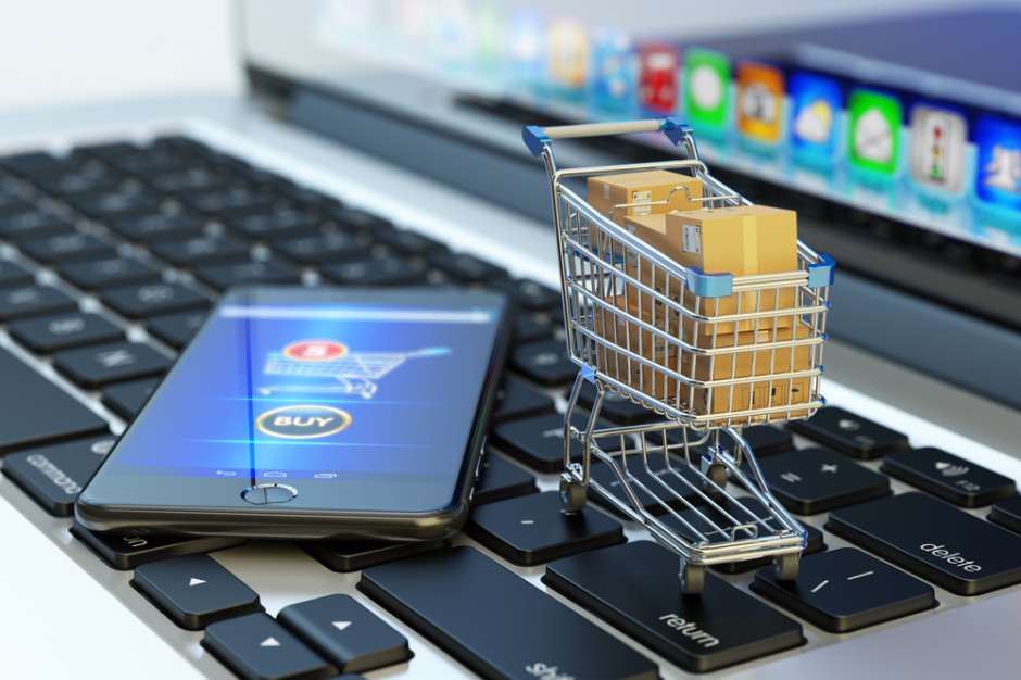 Fot. shutterstock Eksperci: E-commerce wyraźnie zyskuje w dni objęte zakazem handlu