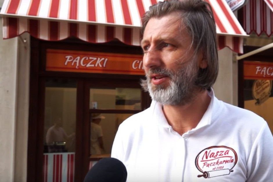 Kamil Kosowski, fot. za YouTube/bielsko.info Były reprezentant Polski w piłce nożnej otworzył pączkarnię (wideo)
