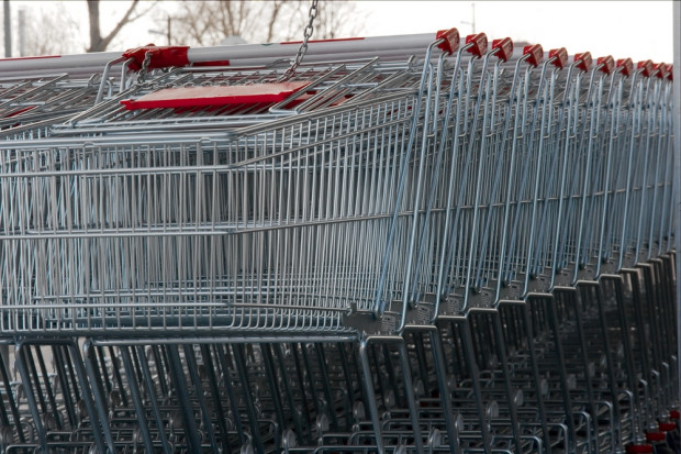 fot. shutterstock Sprzedaż żywności to wciąż bastion hipermarketów