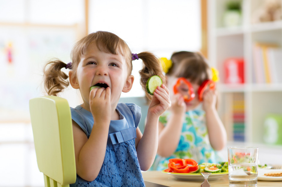 fot. shutterstock Nie tylko producenci żywności powinni decydować, które z ich produktów są wystarczająco zdrowe dla dzieci