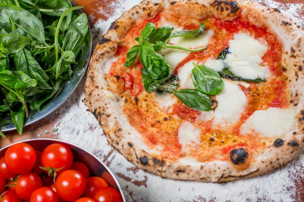fot. shutterstock PizzaPortal.pl: Kibice najchętniej zamawiają pizzę
