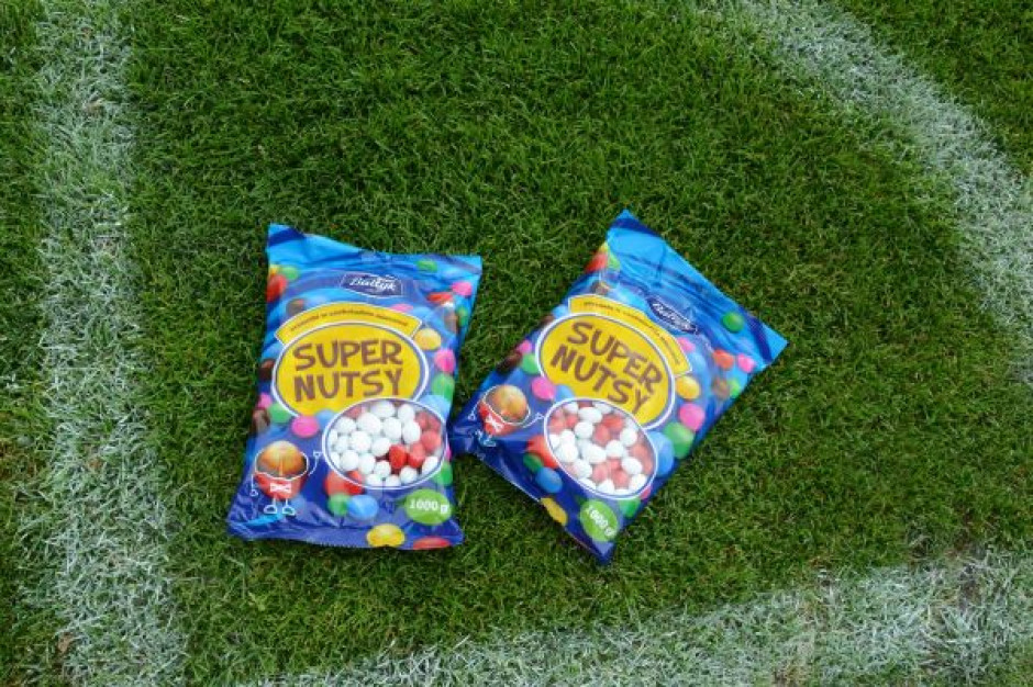 fot. materiały prasowe ZPC Bałtyk z limitowaną partią biało-czerwonych „Super Nutsów” na czas mundialu
