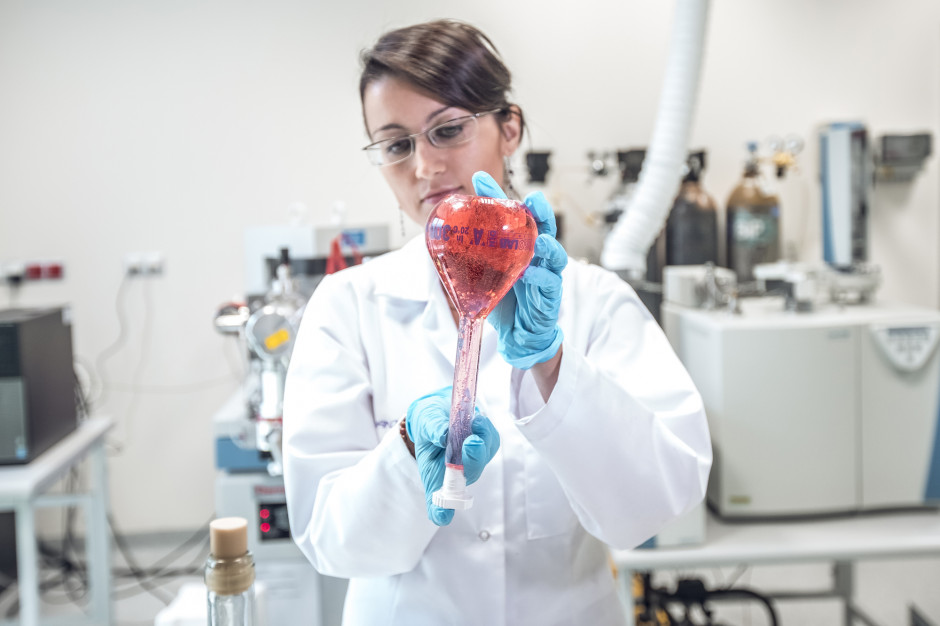 fot. mat. pras. Łódź: Powstało pierwsze w Polsce laboratorium autentykacji win (zdjęcia)