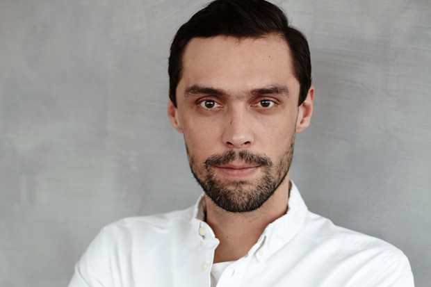 Maciek Żakowski, właściciel agencji Planoia oraz współtwórca Restaurant Week, Fine Dining Week, World Class Cocktail Festival i sieci Orzo People-Music-Nature. Rozkwita kultura koktajlowa. Przybywa dedykowanych im barów (wywiad)