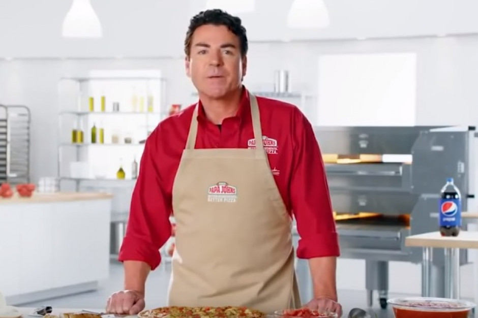 John Schnatter, założyciel sieci pizzerii Papa John's, fot. kadr za YouTube Założyciel sieci Papa John's odchodzi z firmy po oskarżeniach o rasizm