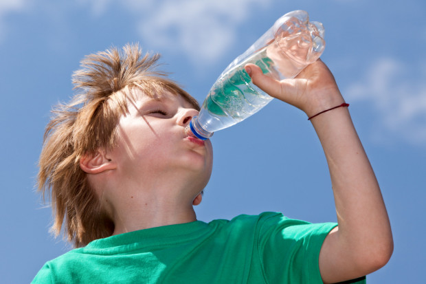 fot. shutterstock.com Dobry sezon dla wód butelkowanych. Rośnie popularność małych opakowań