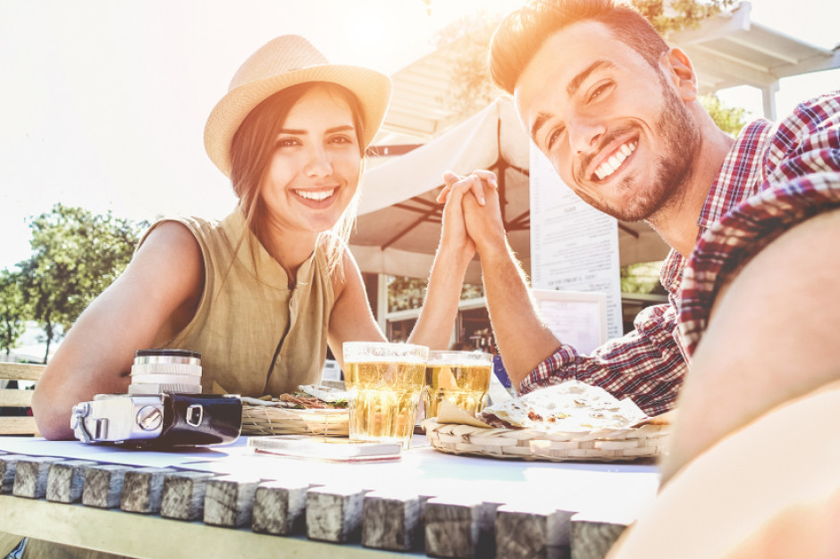 fot. shutterstock Gastronomia latem musi szczególnie dbać o czujność w przestrzeganiu przepisów