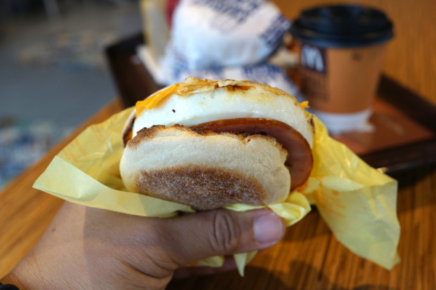 fot. shutterstock Giganci fast food stawiają na ofertę śniadaniową