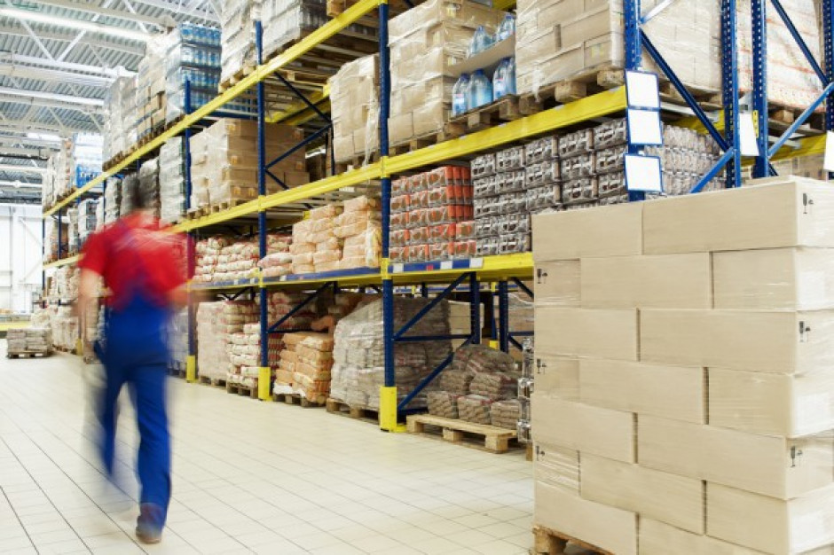 Fot. shutterstock Braki kadrowe wstrzymują nowe kontrakty i inwestycje firm