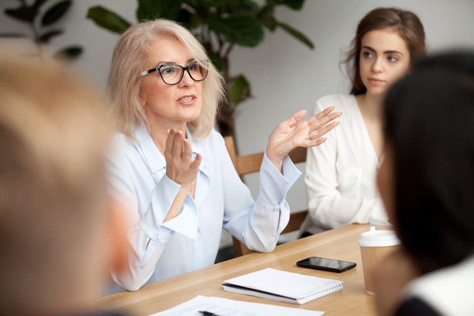 fot. Shutterstock Młodzi Polacy nie chcą pracować ze starszymi, ale pracują i jesteśmy liderami