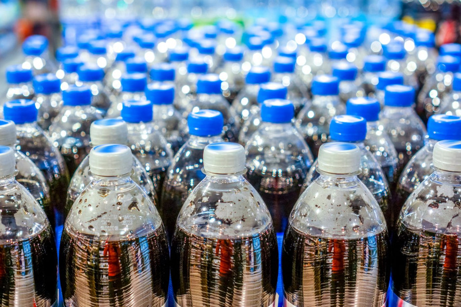PepsiCo: 50% udziału materiału rPET w butelkach w UE do 2030 r.