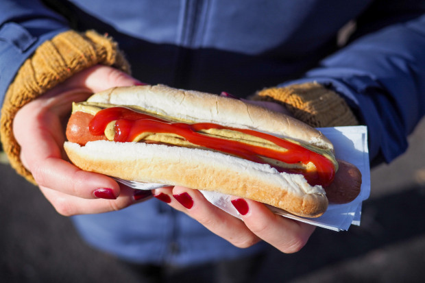 fot. unsplash.com PKN Orlen sprzedał 50 tys. wege hot dogów we wrześniu