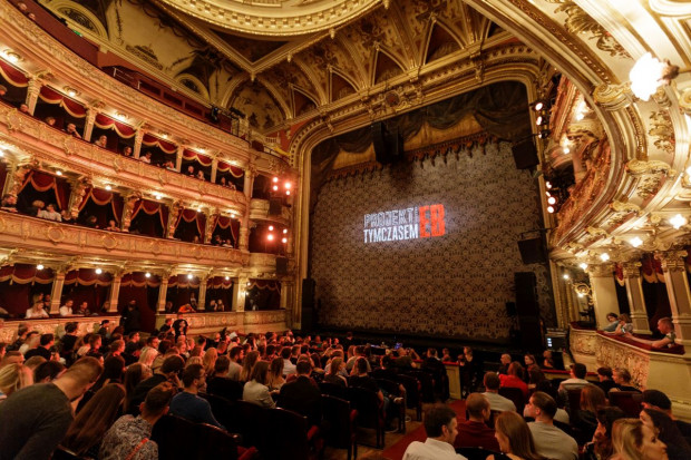 fot. materiały prasowe Finał Projektu Tymczasem marki EB na deskach teatru z udziałem raperów
