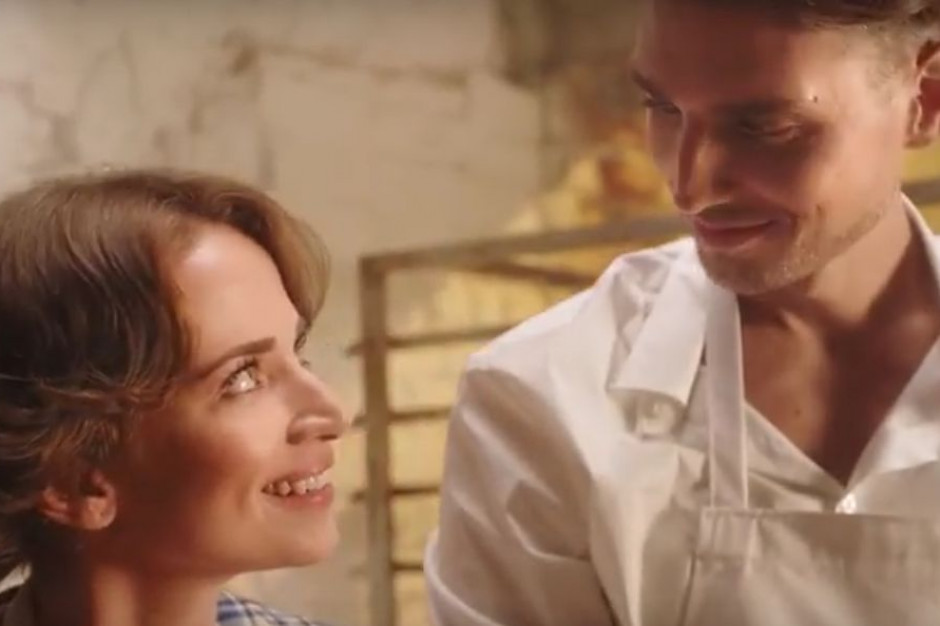 fot. kadr z reklamy Putka Historia miłosna właścicieli w reklamie Piekarni Putka