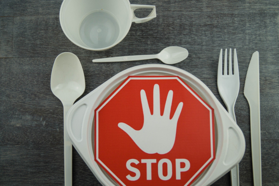 fot. shutterstock Parlament Europejski poparł zakaz plastikowych opakowań i sztućców