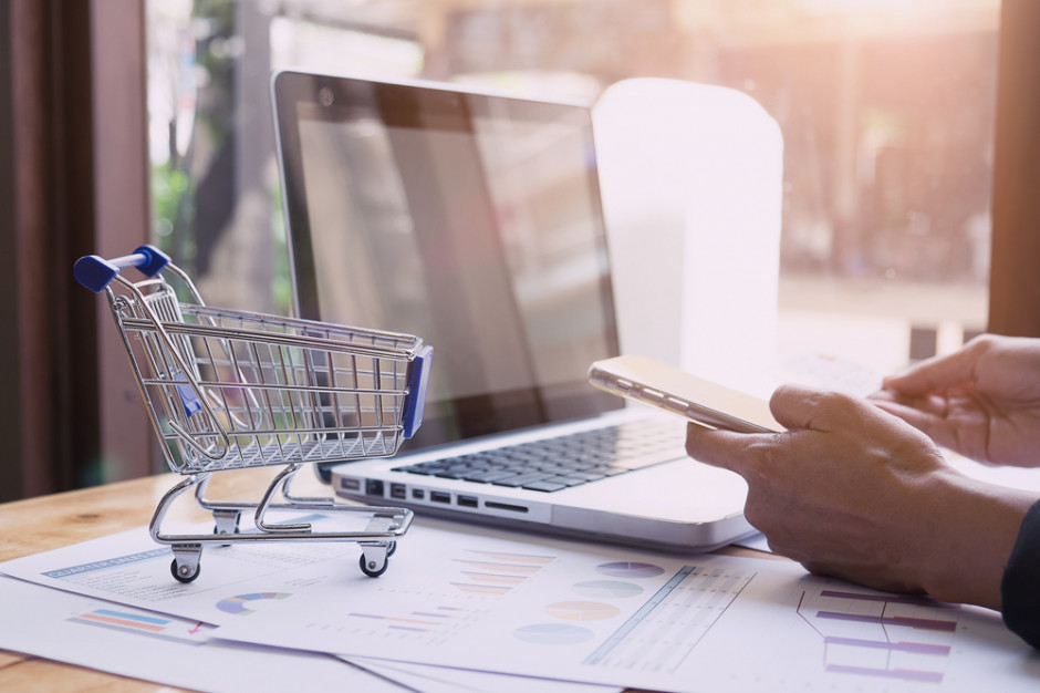 Fot. shutterstock Nielsen: Sprzedaż online FMCG rośnie cztery razy szybciej niż offline