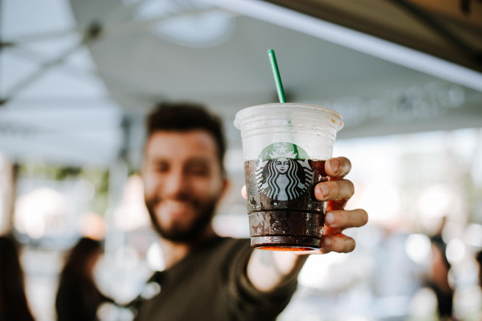 fot. unsplash.com Starbucks rośnie więcej niż oczekuje rynek