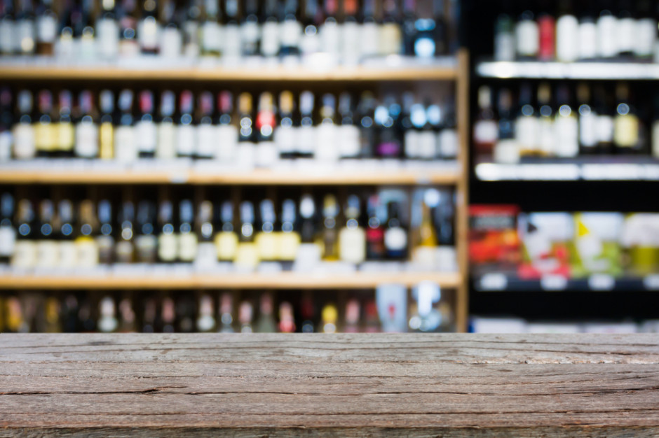 fot. shutterstock Ubywa sklepów z alkoholem