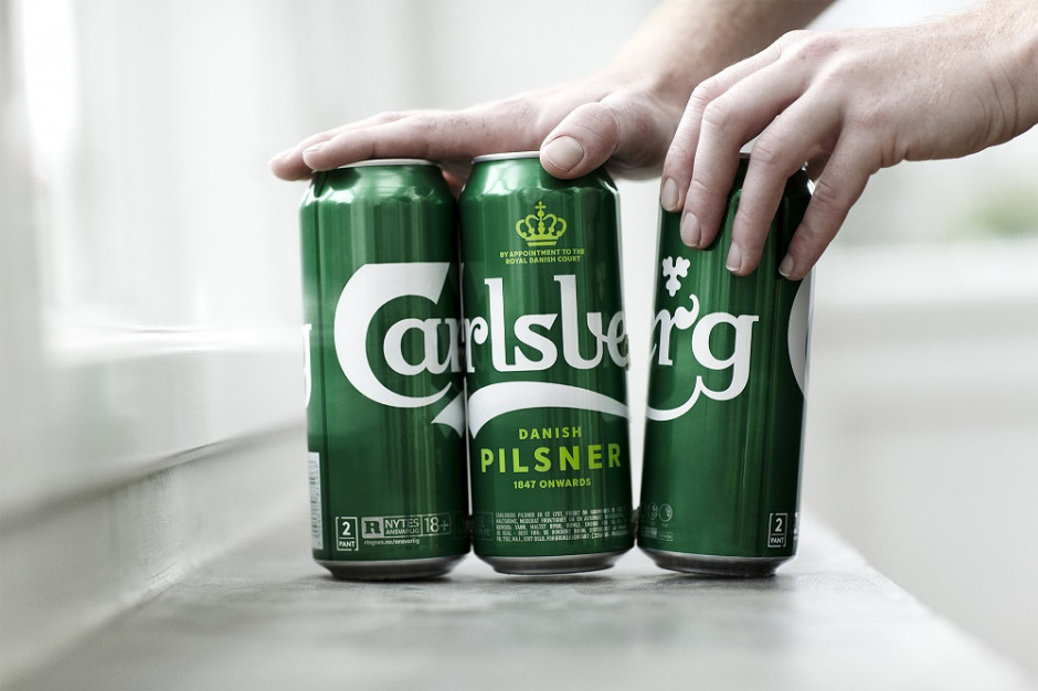 fot. materiały prasowe Carlsberg jako pierwszy w branży wprowadził innowacyjne rozwiązanie opakowaniowe i dostał nagrodę