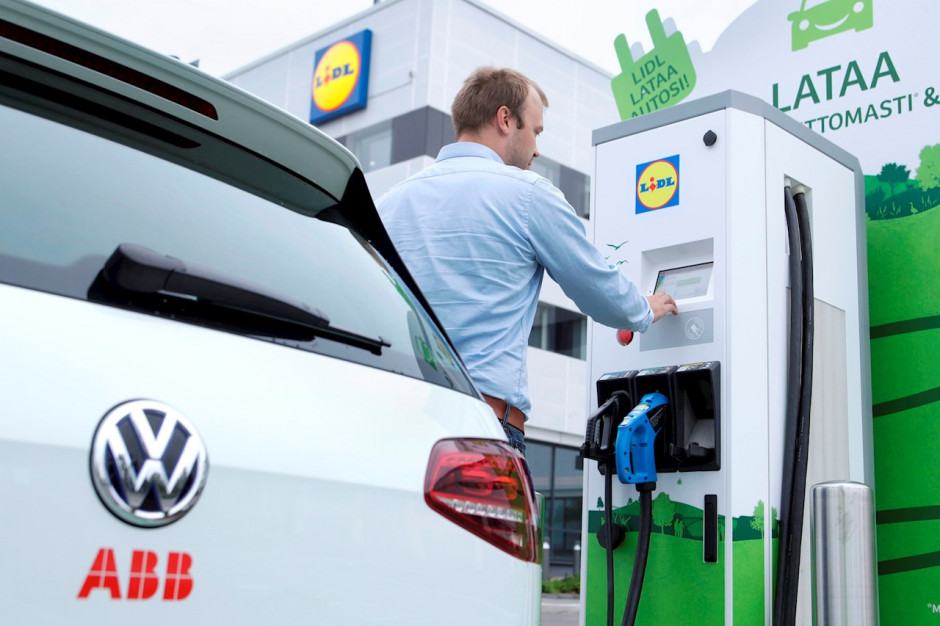 fot. materiały prasowe Lidl w Finlandii ze stacjami ładowania pojazdów elektrycznych od ABB