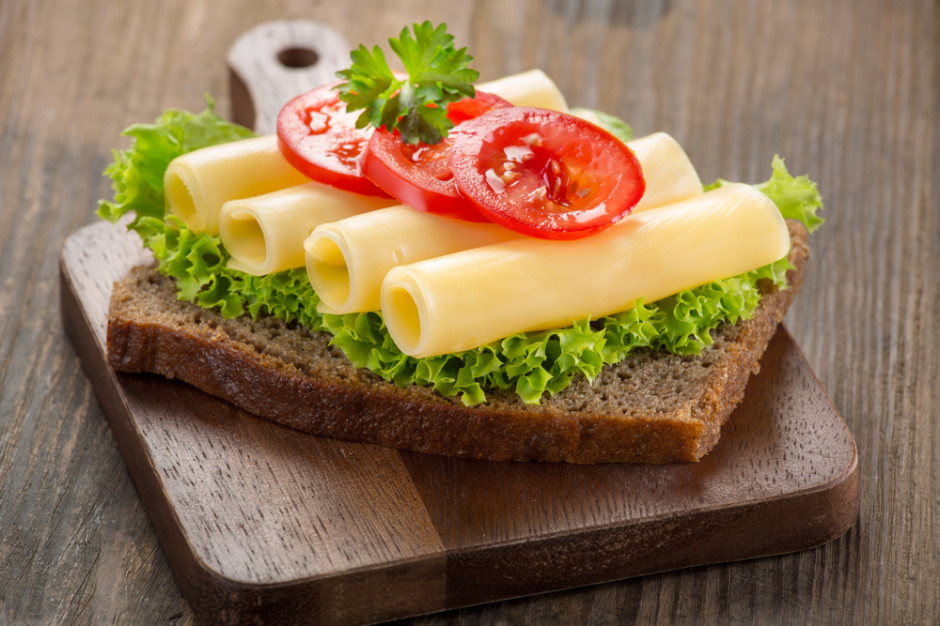 Fot. shutterstock Wyrzucona kanapka z serem to 90 litrów zmarnowanej wody