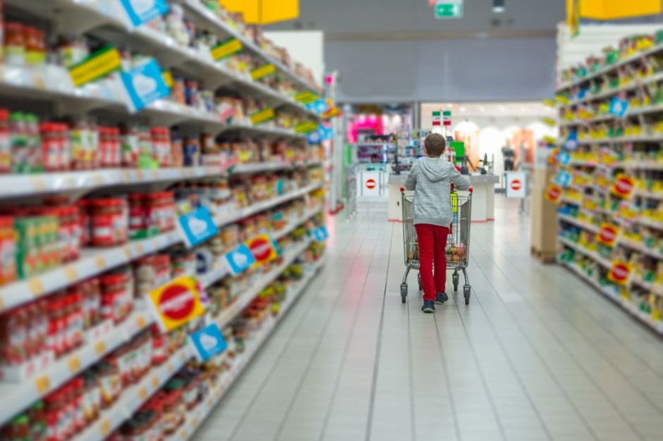 Fot. shutterstock Badanie: Polacy za dwoma wolnymi niedzielami w miesiącu dla sprzedawców