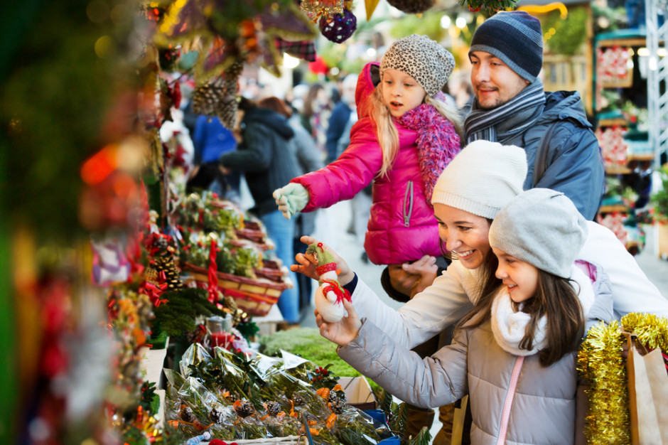 Fot. shutterstock Jak Polacy kupują prezenty świąteczne?