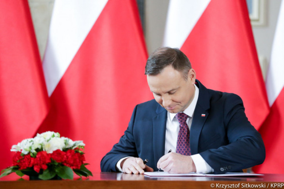 Fot. KPRP/Krzysztof Sitkowski Prezydent podpisał ustawę oddłużającą gospodarstwa rolne